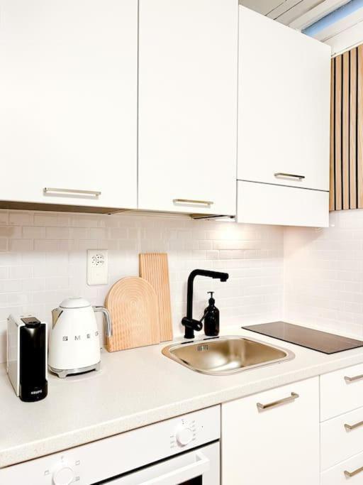 Bright Tiny Studio - Shared Pool & Sauna - Free Parking - Air Condition Muralto Bagian luar foto