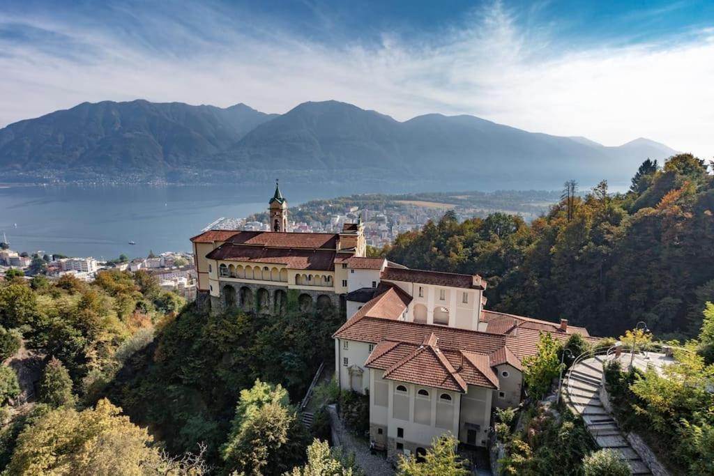 Bright Tiny Studio - Shared Pool & Sauna - Free Parking - Air Condition Muralto Bagian luar foto