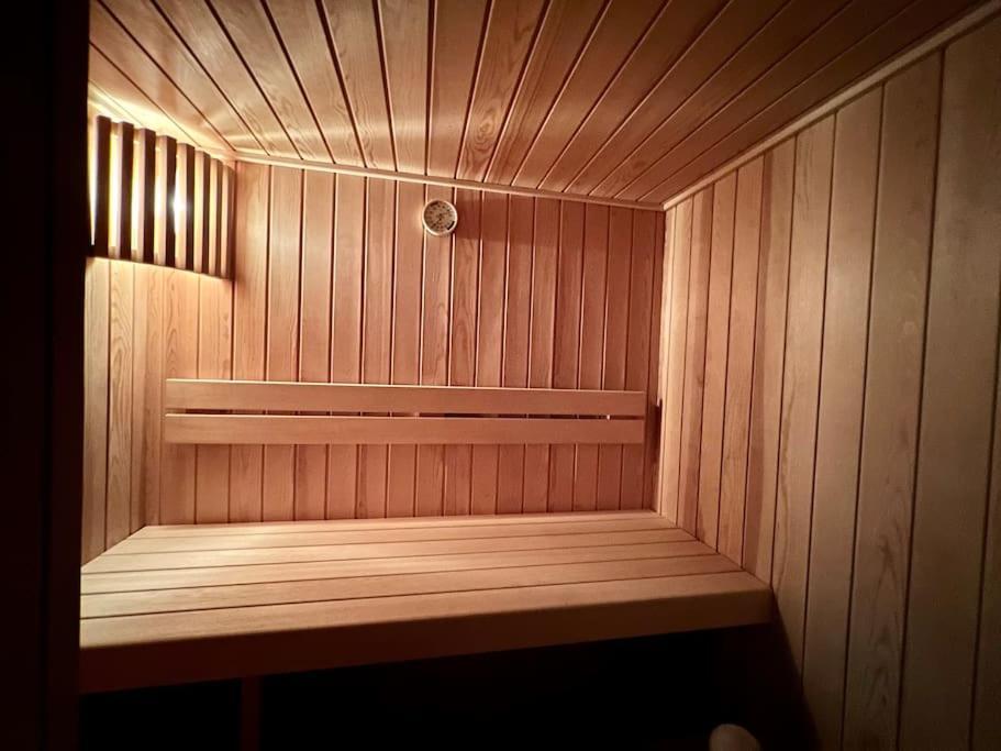 Bright Tiny Studio - Shared Pool & Sauna - Free Parking - Air Condition Muralto Bagian luar foto