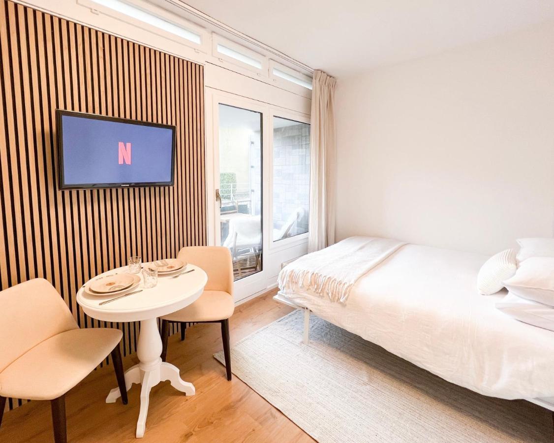 Bright Tiny Studio - Shared Pool & Sauna - Free Parking - Air Condition Muralto Bagian luar foto