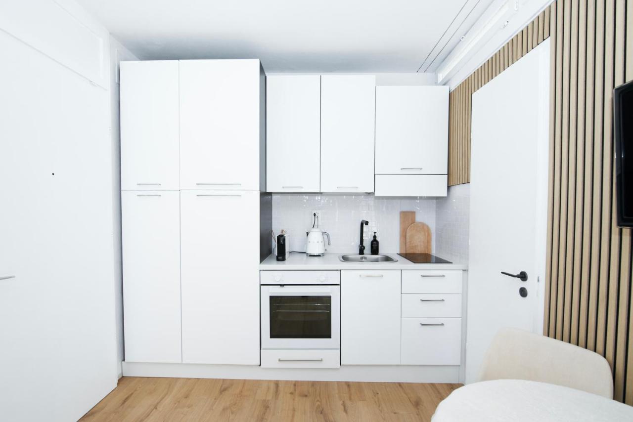 Bright Tiny Studio - Shared Pool & Sauna - Free Parking - Air Condition Muralto Bagian luar foto